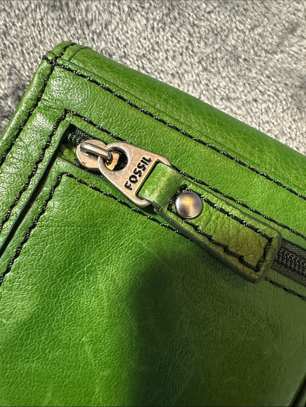 EUC Fossil Green Leather Trifold Wallet 💚 - Picture 3 of 13